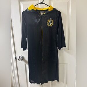 Universal Studios Wizarding World Harry Potter Hufflepuff Robe KIDS Sz M Velvet